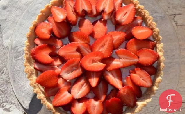 Crostata di cocco e mandorle con fragole