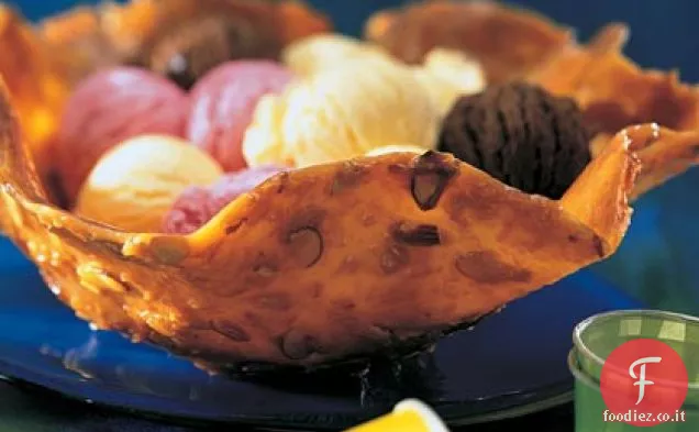 Ciotola di caramello di cocco e mandorle