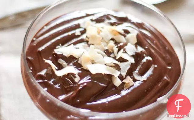 Budino al cioccolato al cocco con scaglie di cocco