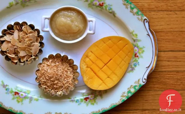 Colazione Quinoa con cocco tostato, Mandorle e Mango fresco