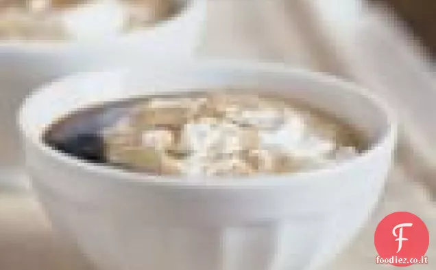 Caffè di festa con panna montata speziata