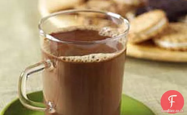 Caffè caldo al cioccolato e caramello