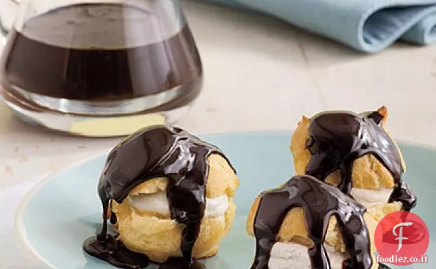 Profiteroles con Panna montata al caffè