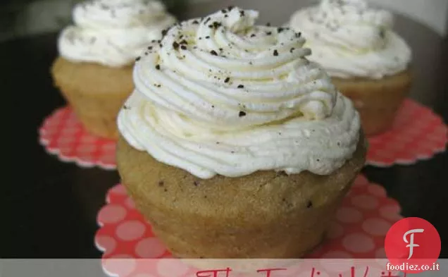 Cupcakes al caffè con budino di latte condensato e panna montata T
