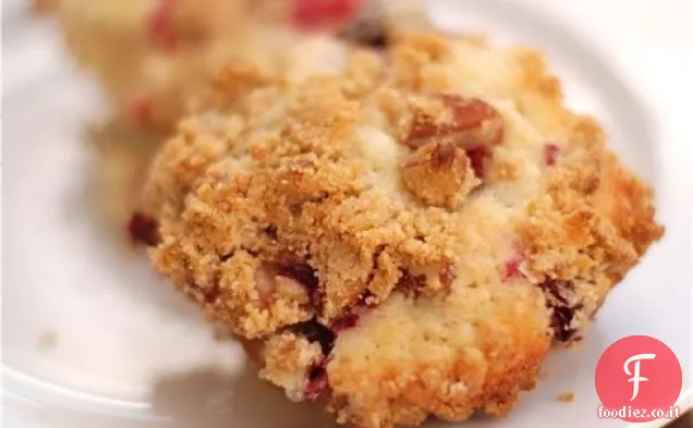 Muffin al mirtillo rosso di Jordan Marsh con guarnizione di Pecan Streusel