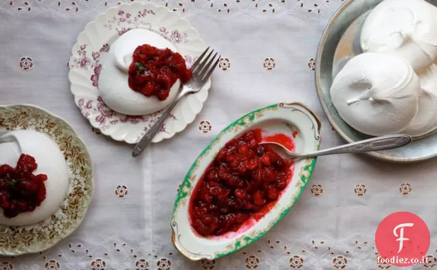Pavlovas con salsa di mirtillo arancia Rosmarino