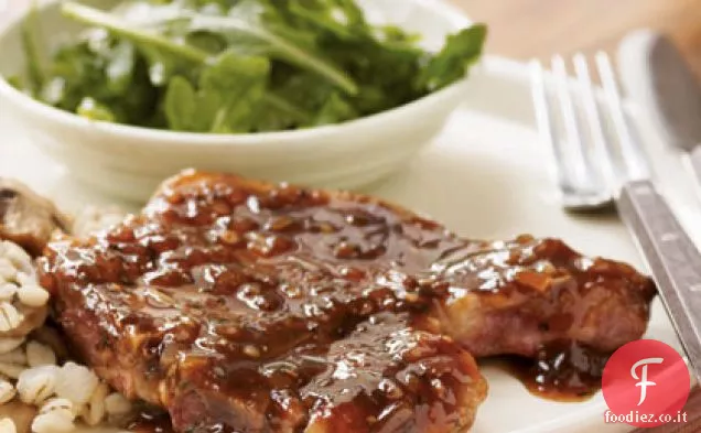 Braciole di maiale scottate in padella con salsa di ribes rosso