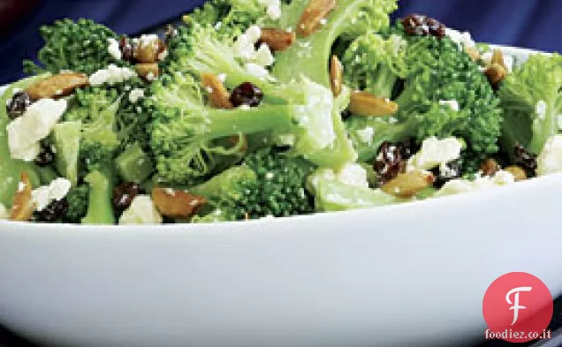 Insalata di broccoli con Feta, olio d'oliva-Mandorle fritte e ribes