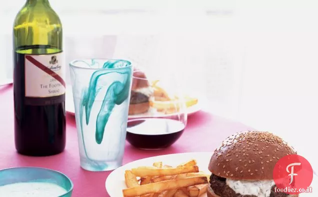Hamburger di agnello marocchino con salsa di yogurt alla menta