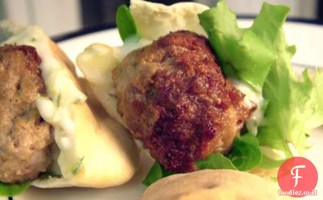 Mini Hamburger di agnello in Mini Pitas con Tzatziki