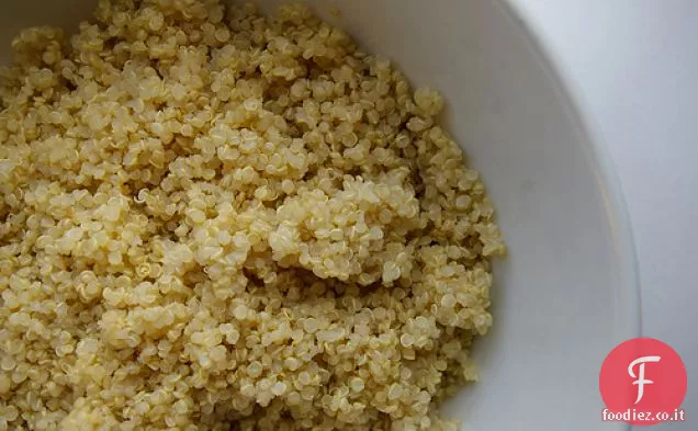 Insalata di quinoa con vinaigrette al curry e lime
