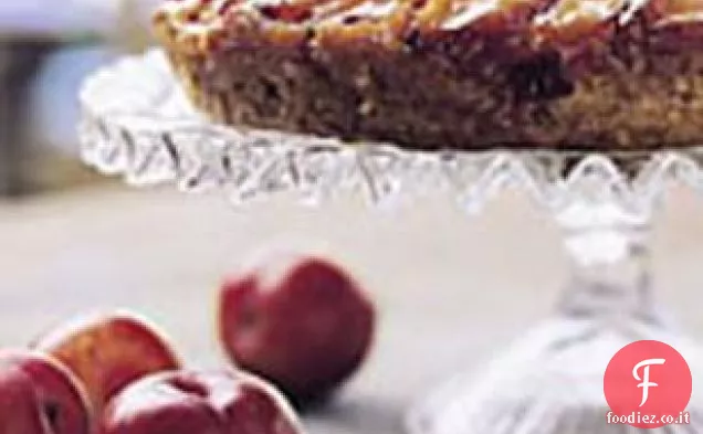 Torta capovolta di prugne e mandorle