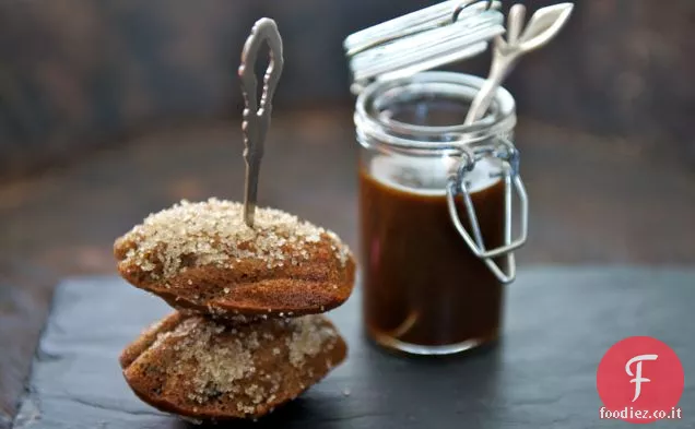 Madeleine al tè dattero e Earl Grey con salsa al Muscavado