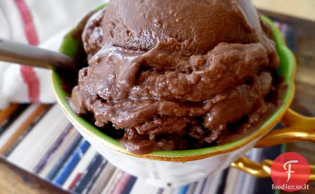 Facile gelato al cioccolato senza latticini
