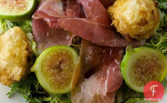 Formaggio di capra fritto e insalata di fichi