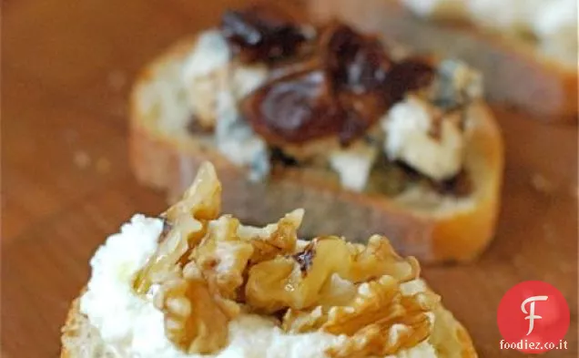 Gorgonzola con Crostini Balsamici e Fichi