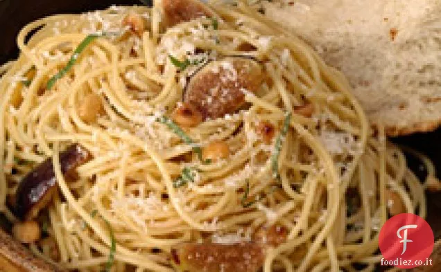 Spaghetti Con Fichi, Basilico, Burro Marrone e Nocciole