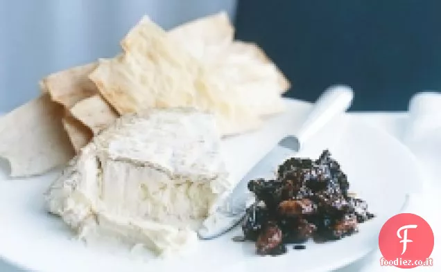 Piatto di formaggio con composta di fichi selvatici