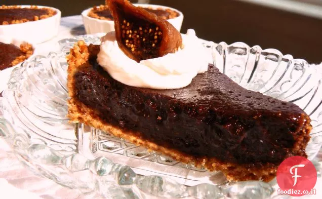 Crostata piccante di fichi e cioccolato con crosta di pretzel di noci