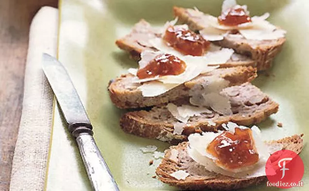 Toast di noci con marmellata di fichi e formaggio Manchego