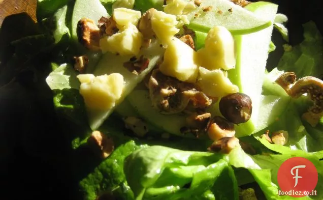 Insalata di mele, nocciole e Cheddar