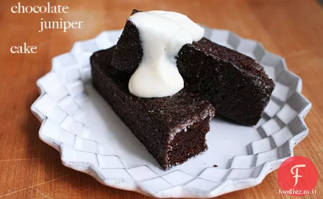 Torta al cioccolato e ginepro con marmellata di latte Panna acida