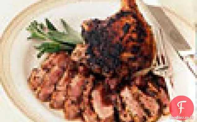 Anatra strofinata alle erbe con salsa di ciliegie e salvia