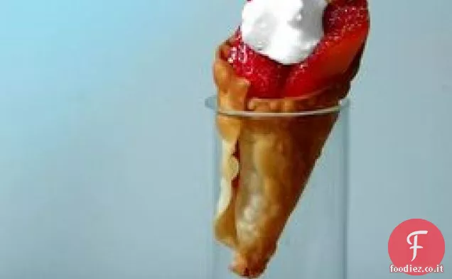 Fragole Icewine in coni Wonton dolci
