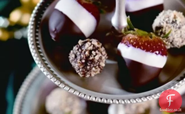 Fragole bianche e ricoperte di cioccolato