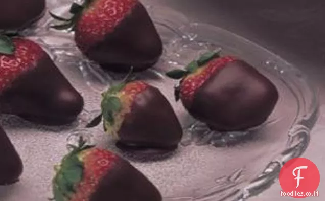 Cremoso cioccolato immerso fragole