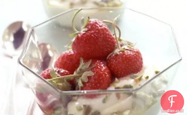 Fragole con Yogurt e Pistacchi