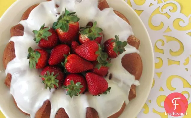 Torta di libbra con Coulis di fragole