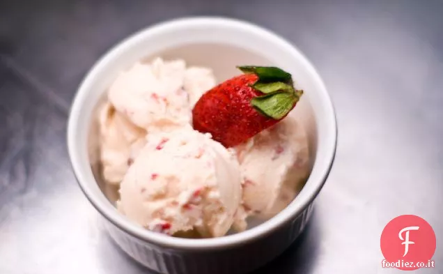 Gelato al latticello alla fragola