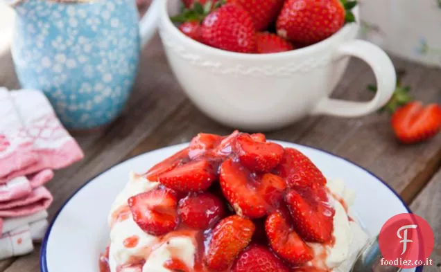 Mini Torte di Pavlova alla fragola