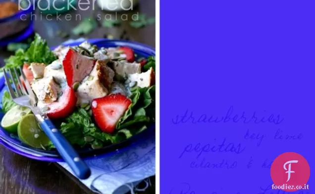 Insalata di pollo annerito con fragole e coriandolo dolce Dres