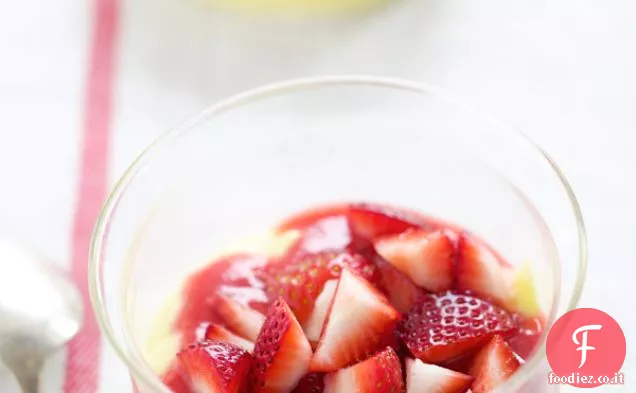 Verrine di Crema Pasticcera alla Fragola e Vaniglia