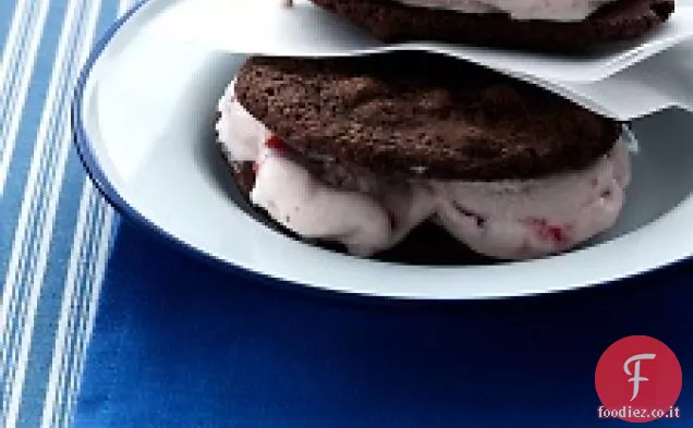 Panini gelato alla fragola e cioccolato