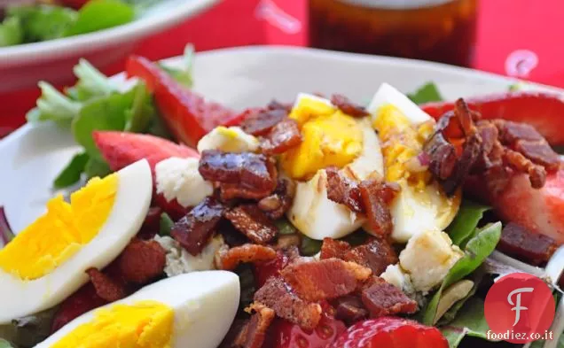 Insalata di Primavera con Fragole e Vinaigrette Balsamica