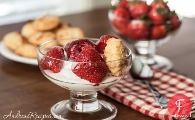 Fragole e Panna con Amaretti