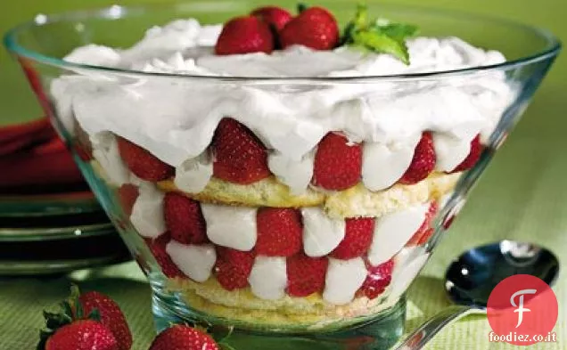 Zuppa di biscotti alla fragola e zucchero
