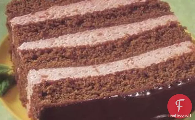 Torta di panna montata al cioccolato alla fragola