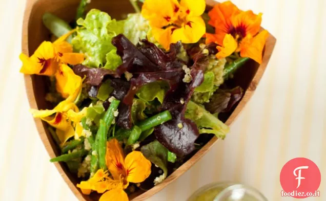 Quinoa e insalata verde con salsa di mango