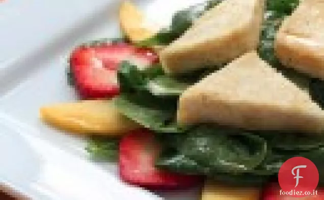 Tofu croccante, fragola e insalata di mango