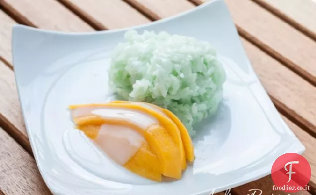 Riso appiccicoso verde tailandese con mango