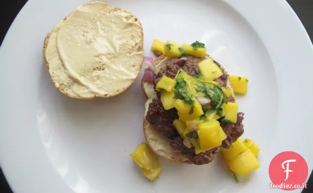 Hamburger di cinque spezie smaltato con mango di zenzero
