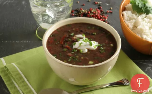 Zuppa di pomodoro arrosto e fagioli neri di Ellie Krieger con avocado