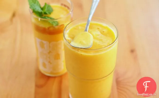 Frullato di yogurt al mango