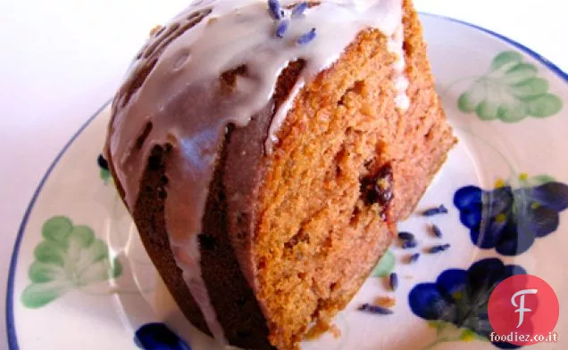 Torta di mele con glassa di agrumi e lavanda