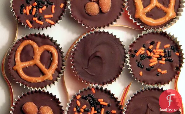 Come fare burro di arachidi e tazze di caramello salato