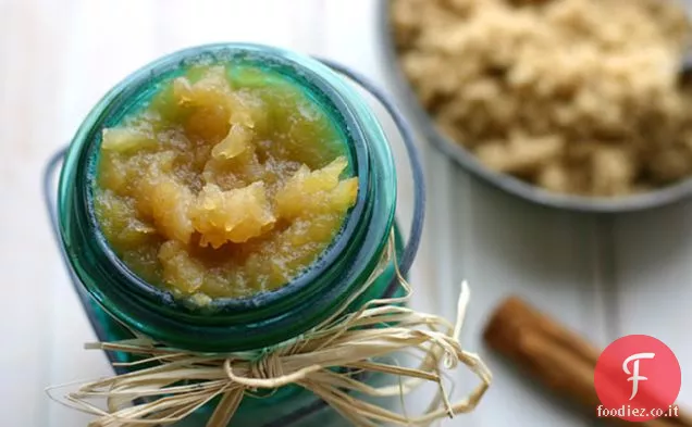 Salsa di mele al caramello e muesli da 60 secondi